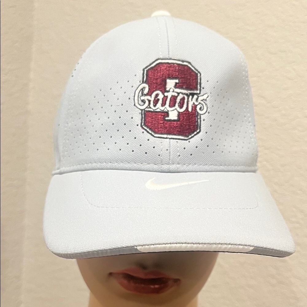 NWOT Nike light gray cap with Maroon Gators Logo
